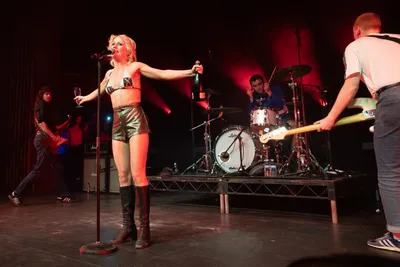 Amyl and The Sniffers